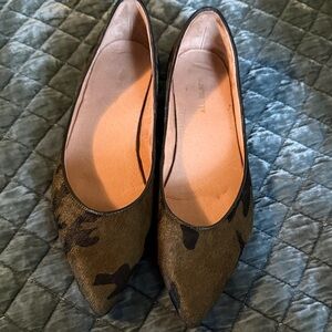 Stylish Women's Olive and Black Flats